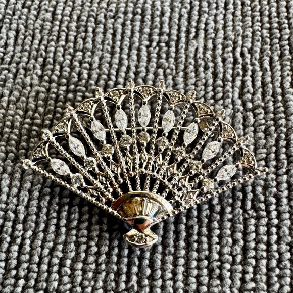 Sparkly sterling silver convertible fan pendant - Picture 3 of 8